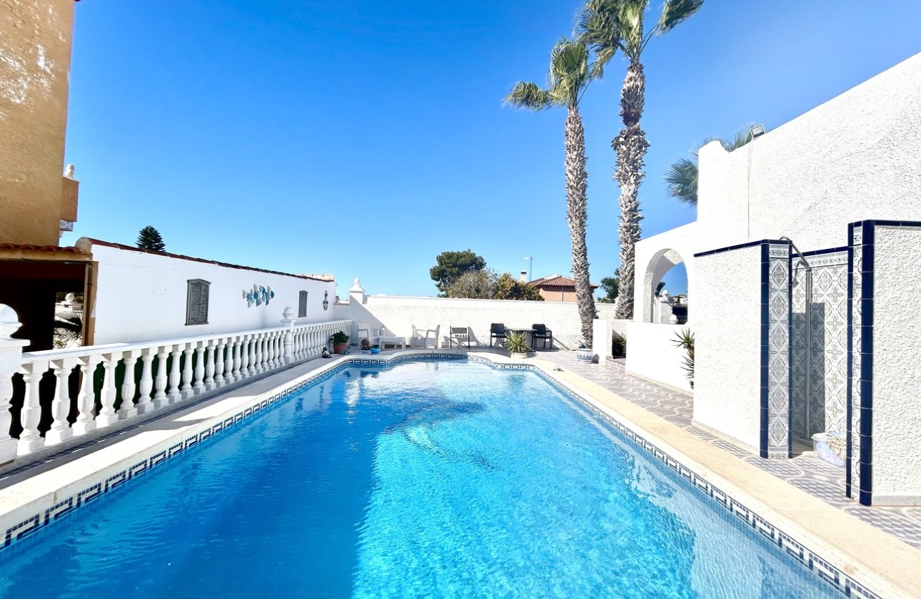 Revente - Villa -
Villamartin - Costa Blanca