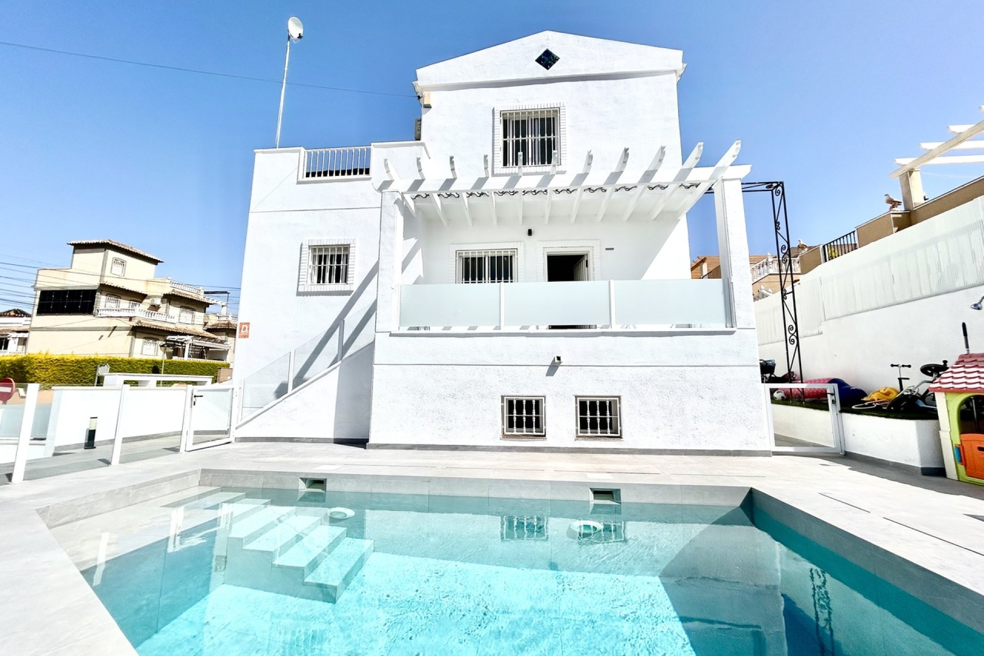 Revente - Villa -
Villamartin - Costa Blanca