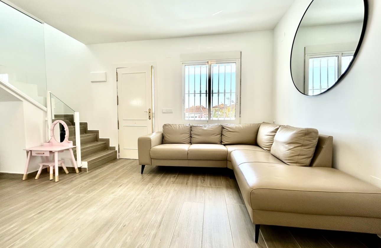 Revente - Villa -
Villamartin - Costa Blanca