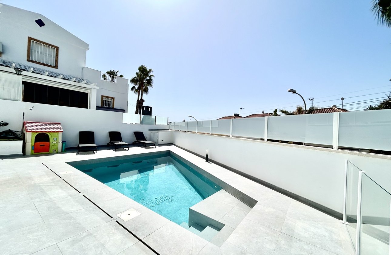 Revente - Villa -
Villamartin - Costa Blanca