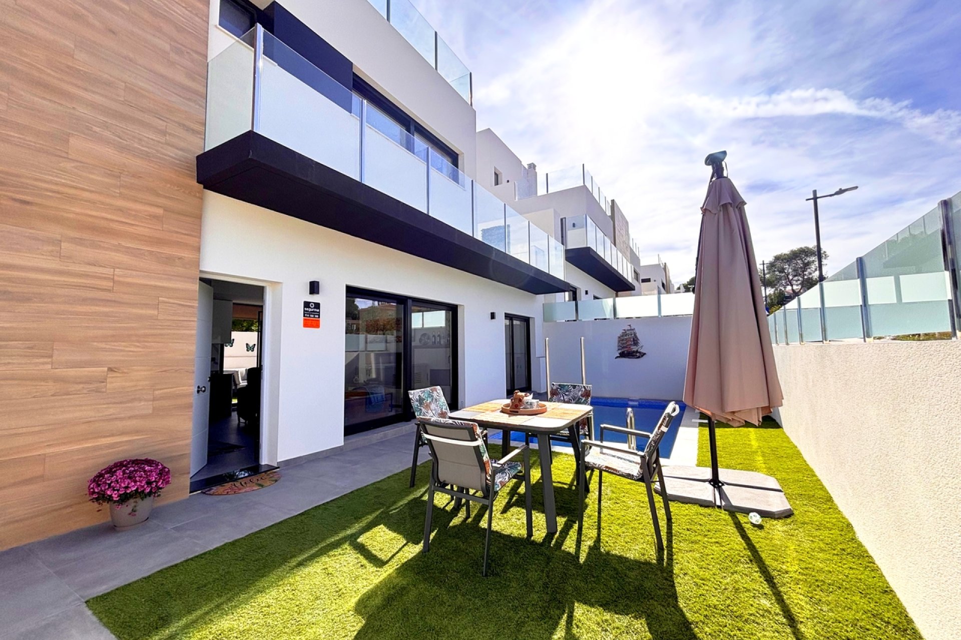 Revente - Villa -
Villamartin - Costa Blanca