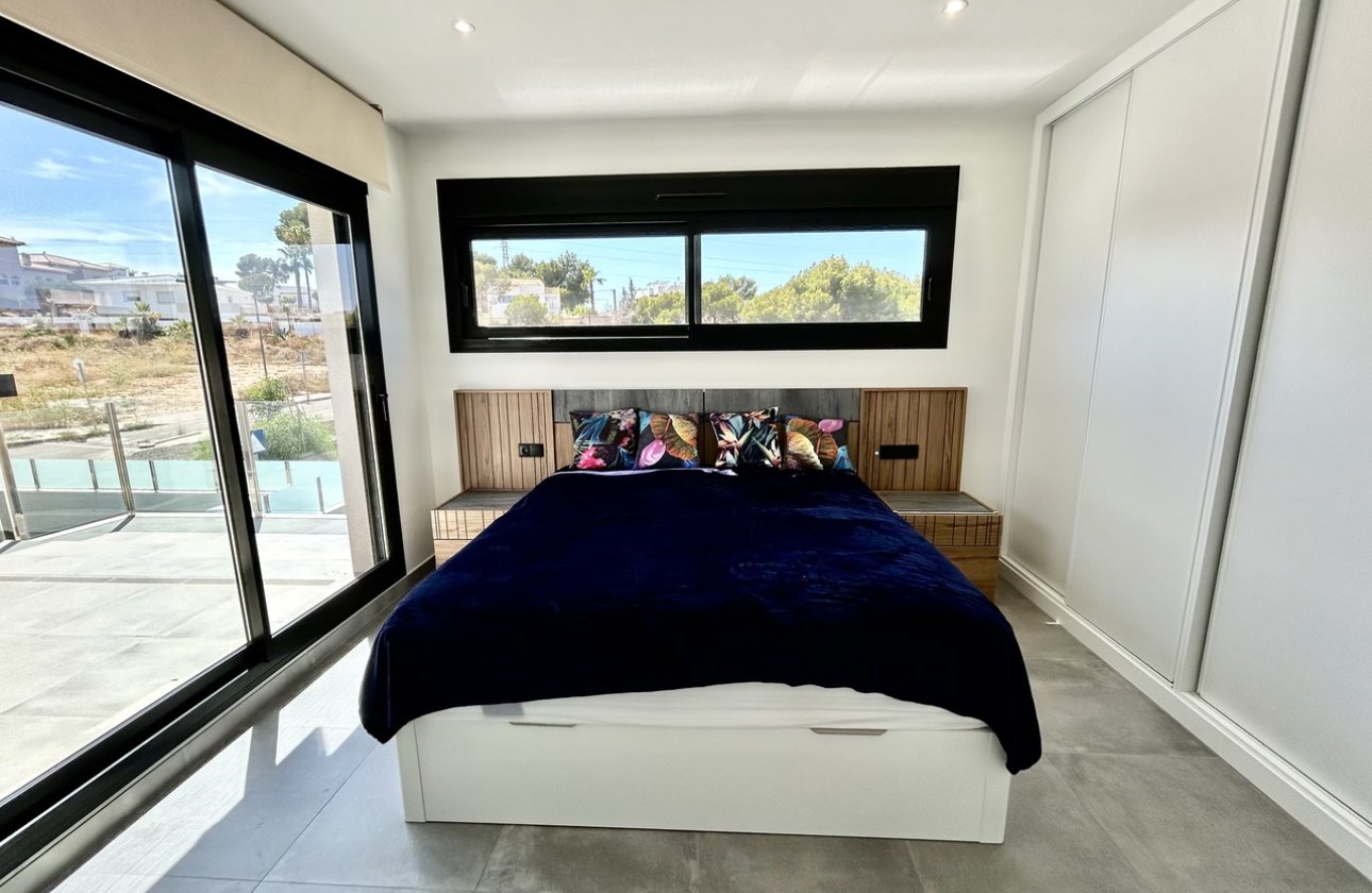 Revente - Villa -
Villamartin - Costa Blanca