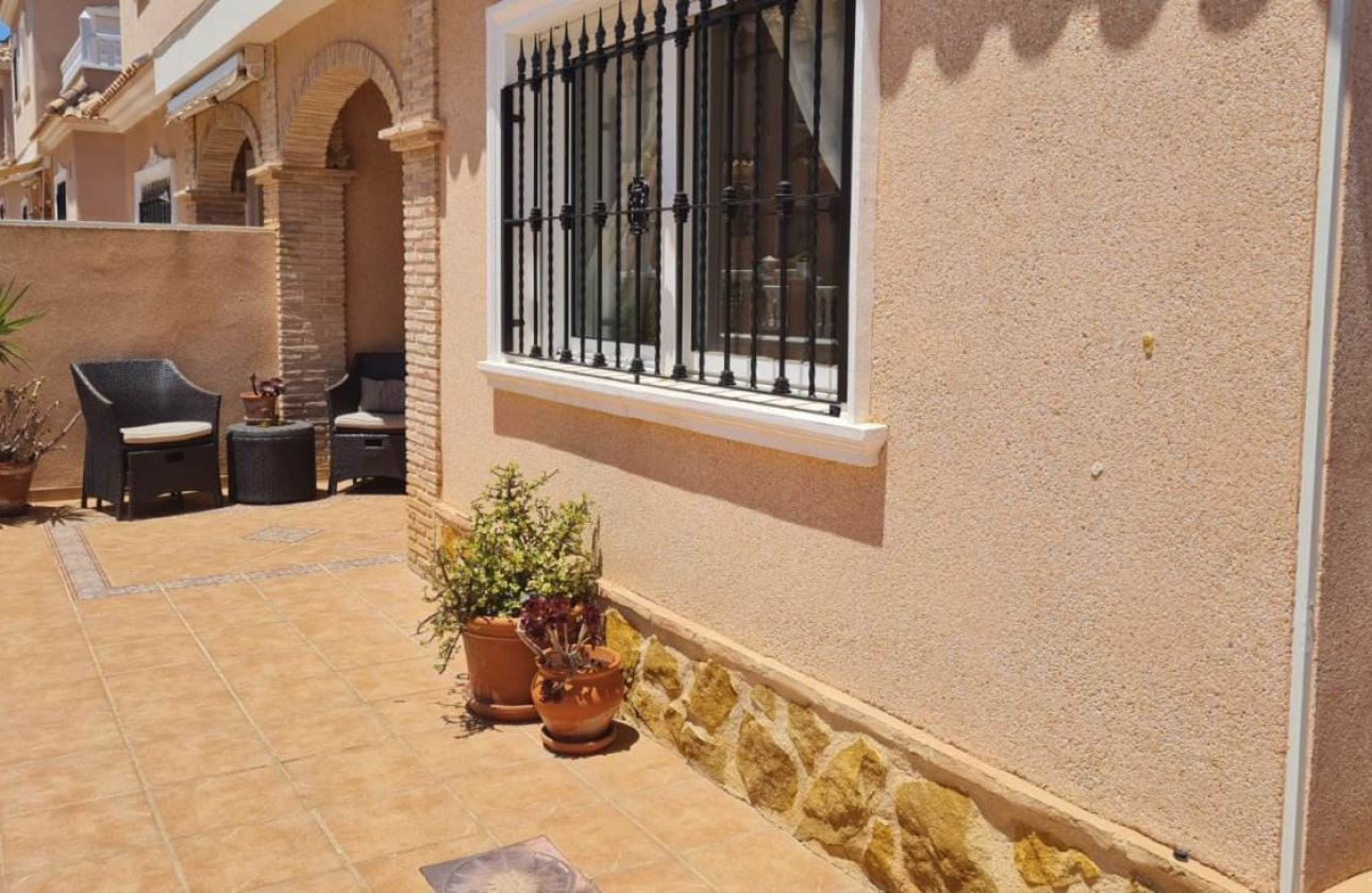 Revente - Villa -
Villamartin - Costa Blanca