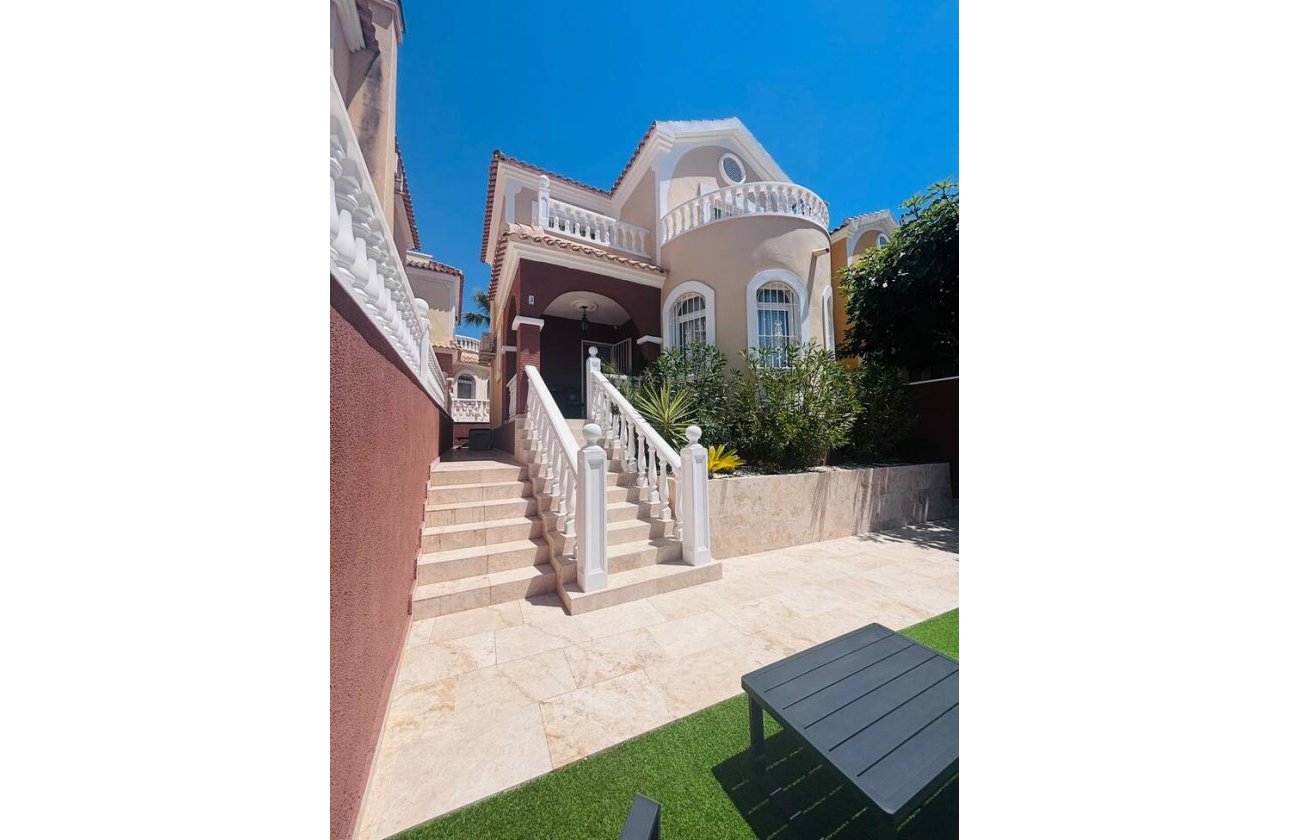 Revente - Villa -
Villamartin - Costa Blanca