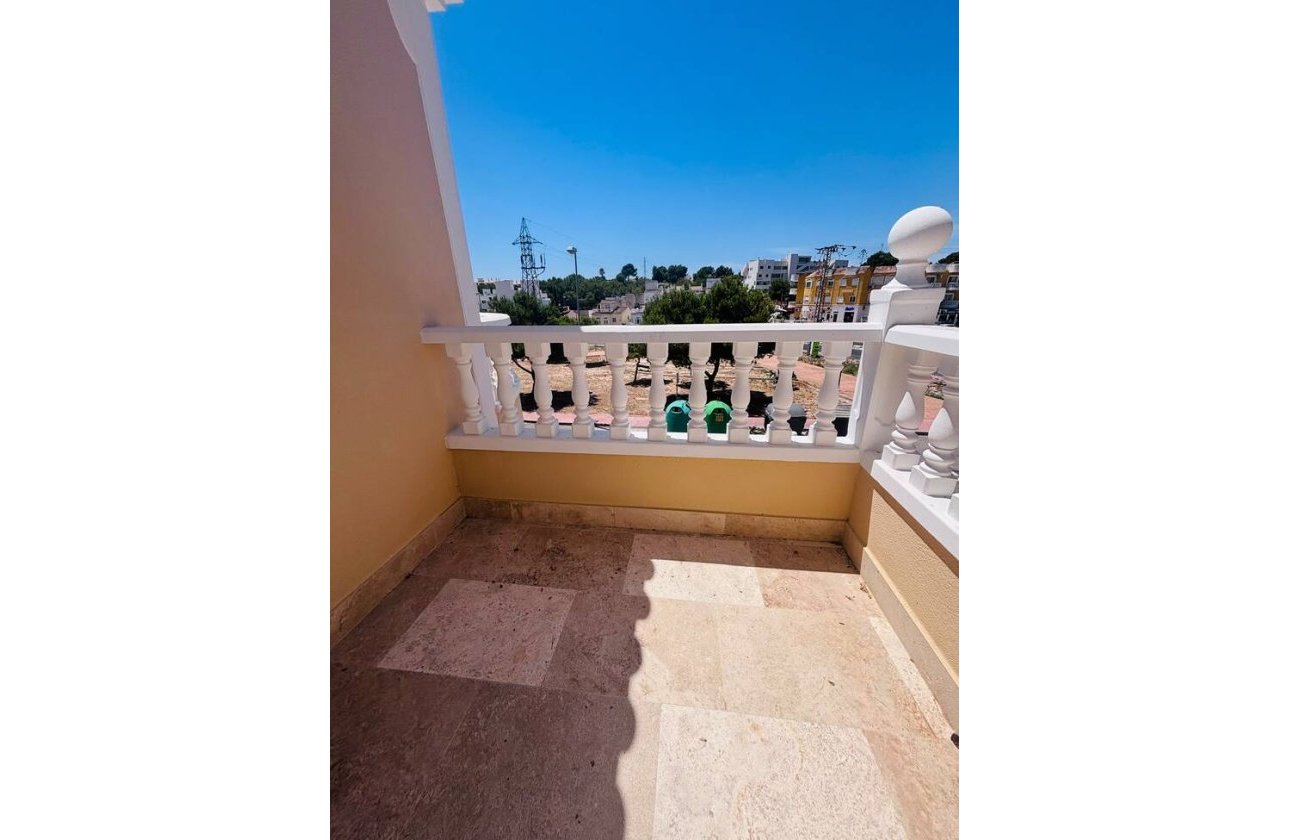 Revente - Villa -
Villamartin - Costa Blanca