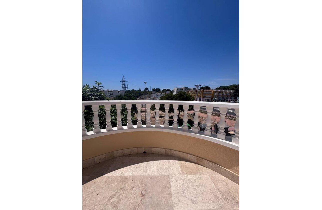 Revente - Villa -
Villamartin - Costa Blanca
