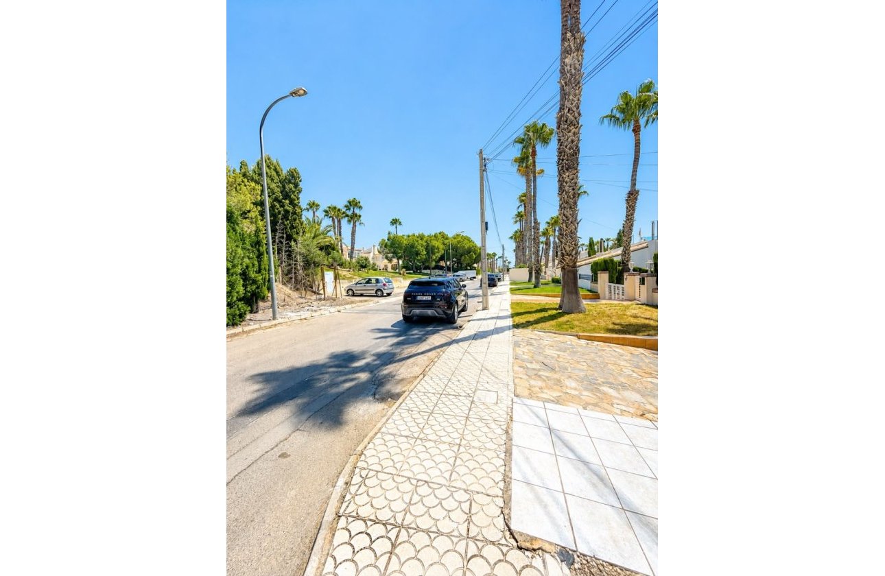 Revente - Villa -
Villamartin - Costa Blanca