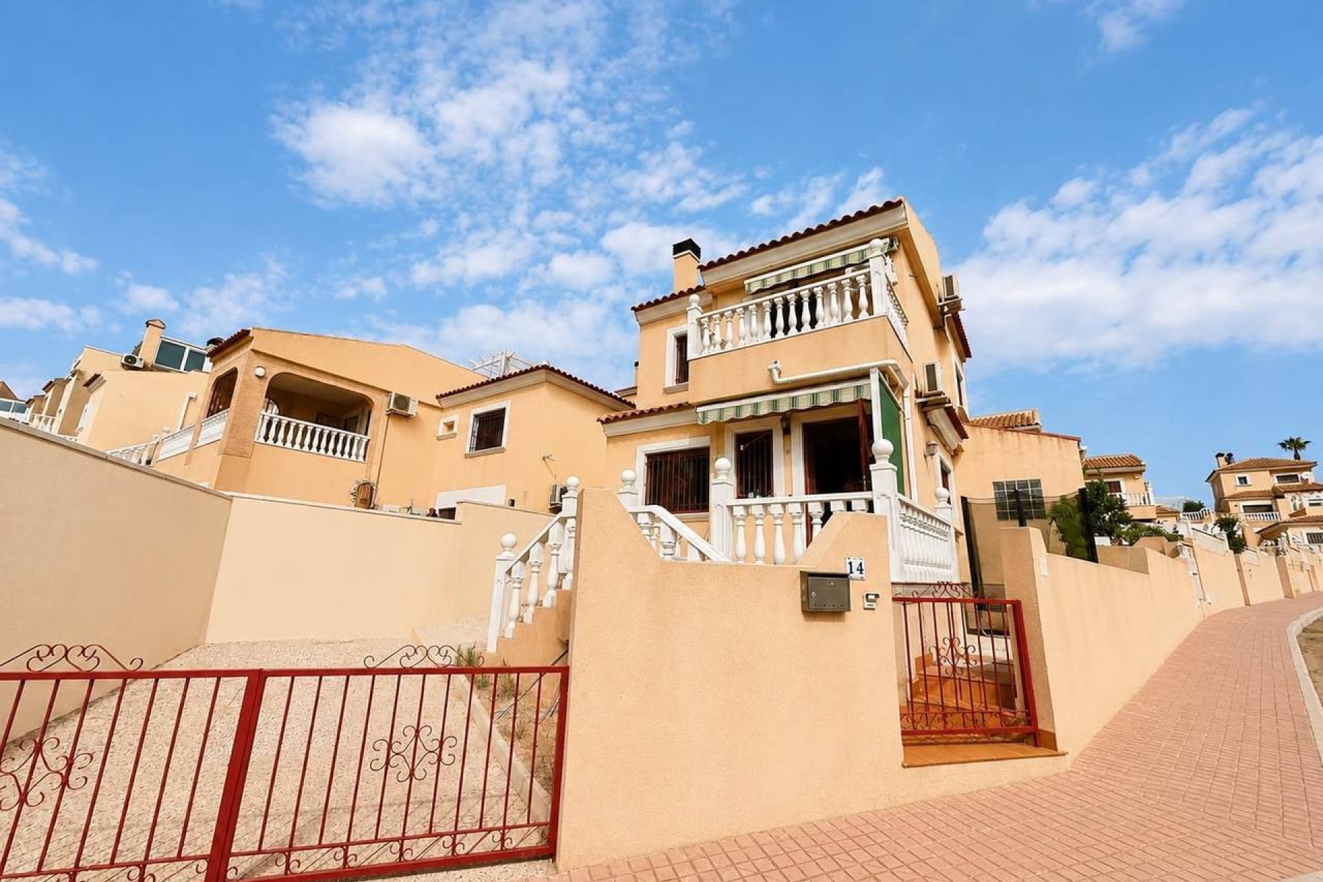 Revente - Villa -
Villamartin - Costa Blanca