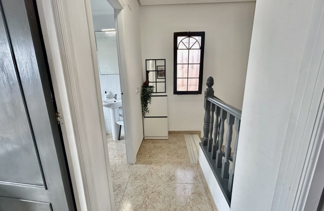 Revente - Villa -
Villamartin - Costa Blanca