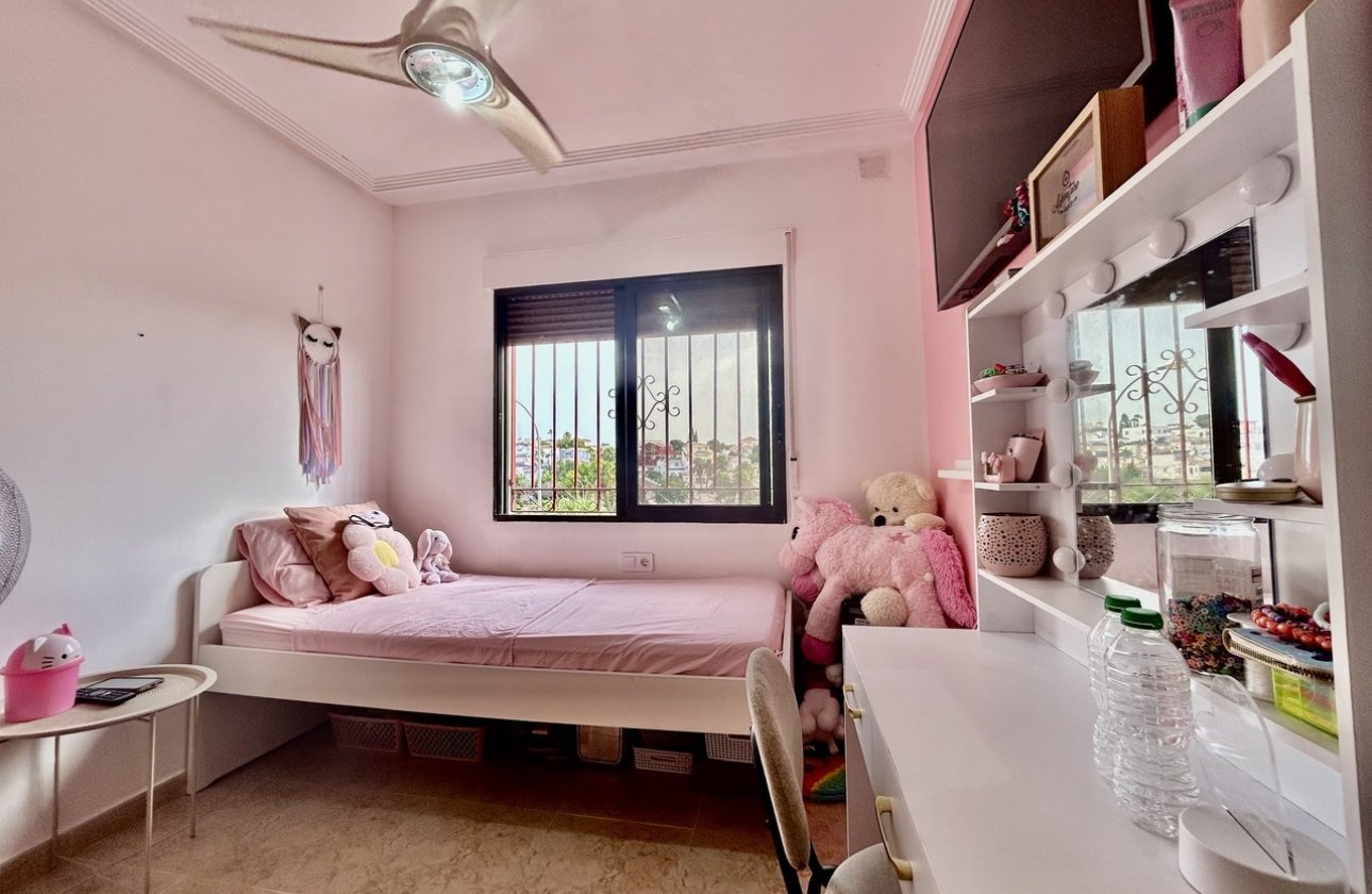 Revente - Villa -
Villamartin - Costa Blanca