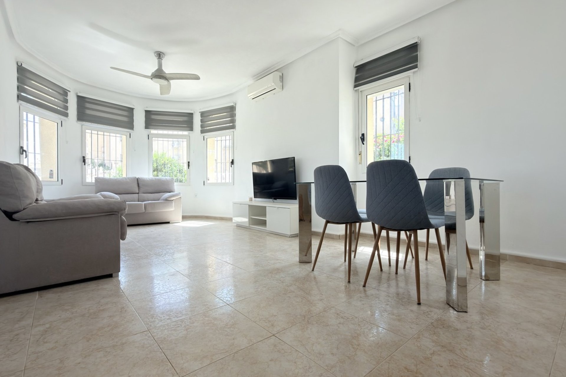 Revente - Villa -
Villamartin - Costa Blanca