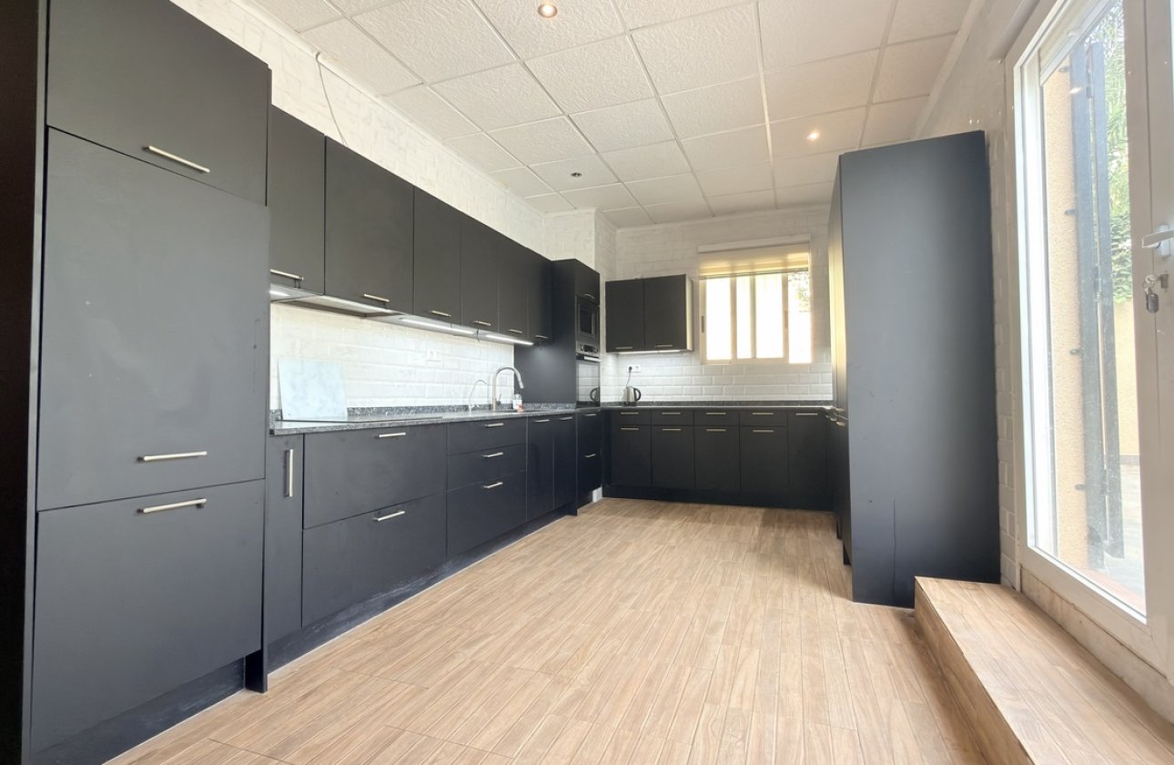 Revente - Villa -
Villamartin - Costa Blanca