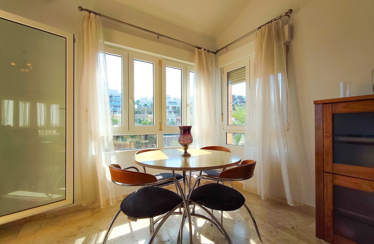 Revente - Villa -
Villamartin - Costa Blanca