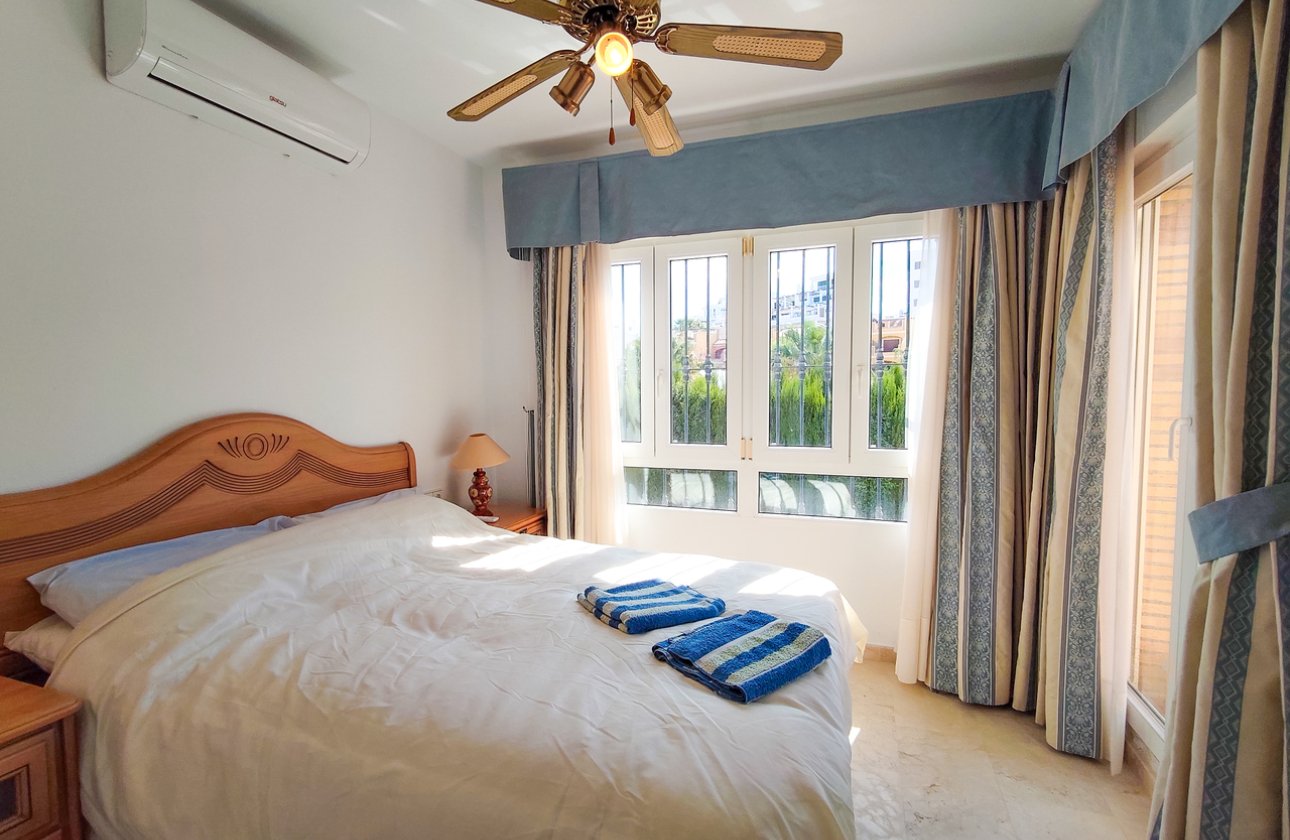 Revente - Villa -
Villamartin - Costa Blanca