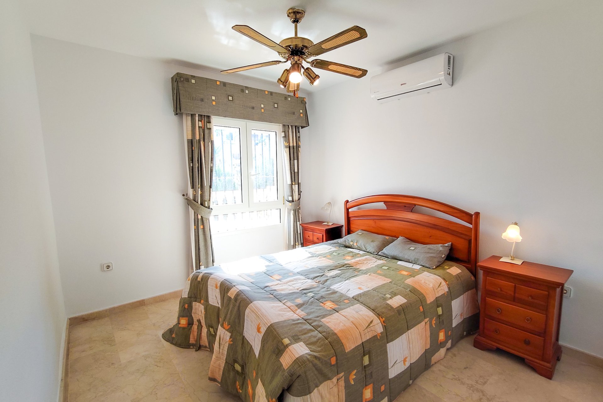 Revente - Villa -
Villamartin - Costa Blanca