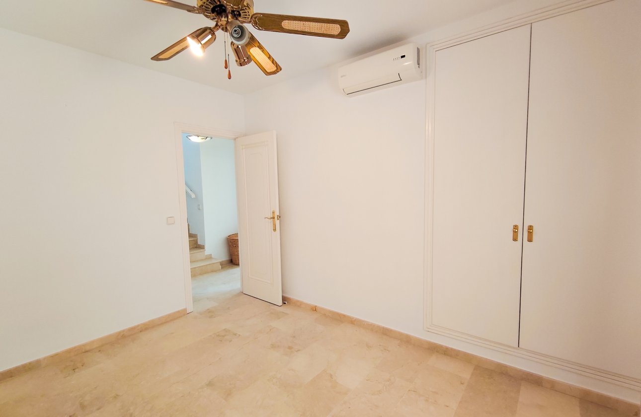 Revente - Villa -
Villamartin - Costa Blanca
