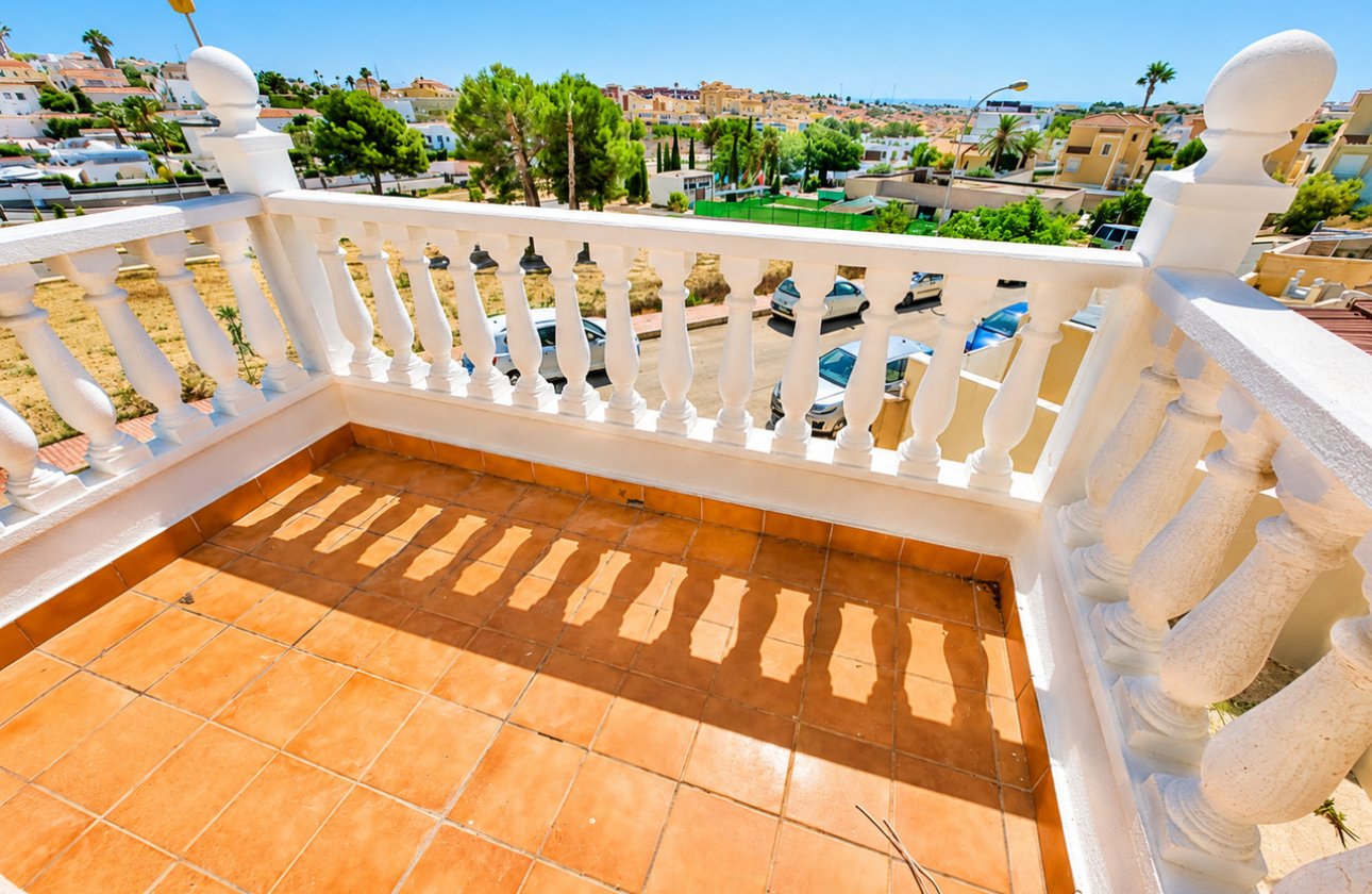 Revente - Villa -
Villamartin - Costa Blanca