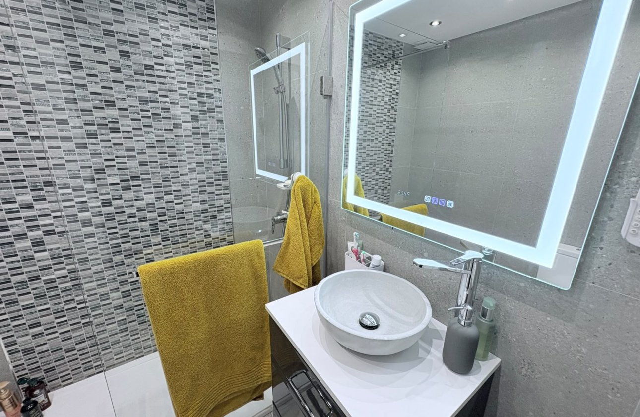 Revente - Villa -
Villamartin - Costa Blanca