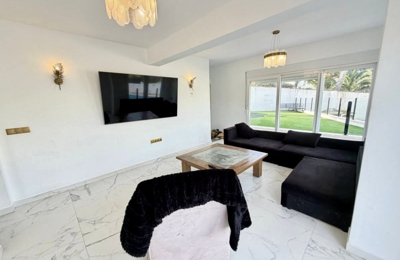 Revente - Villa -
Villamartin - Costa Blanca