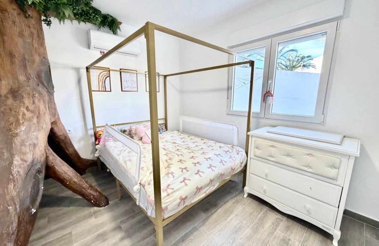 Revente - Villa -
Villamartin - Costa Blanca