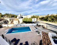 Revente - Villa -
Villamartin - Costa Blanca