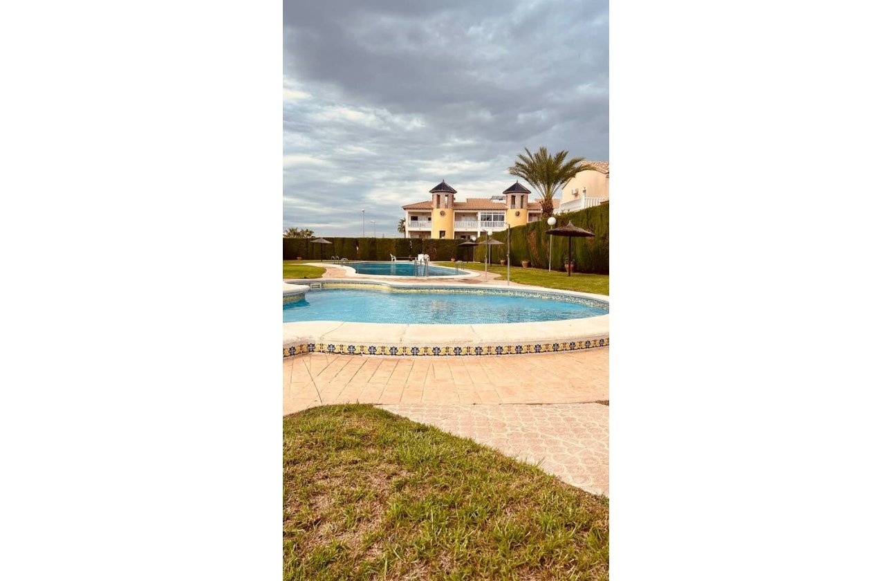 Revente - Villa -
Villamartin - Costa Blanca