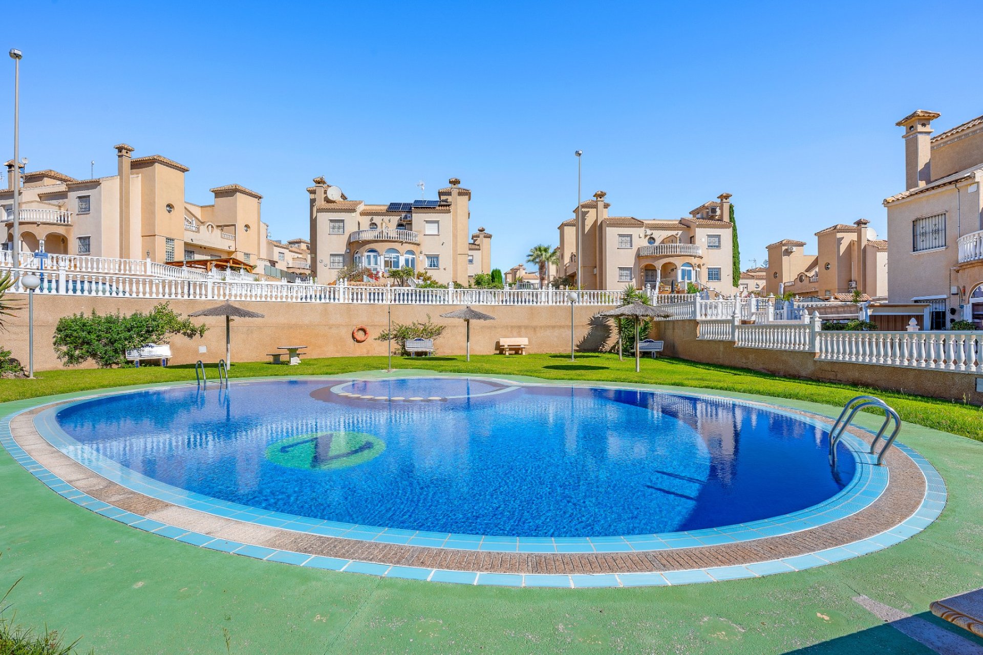 Revente - Villa -
Villamartin - Costa Blanca