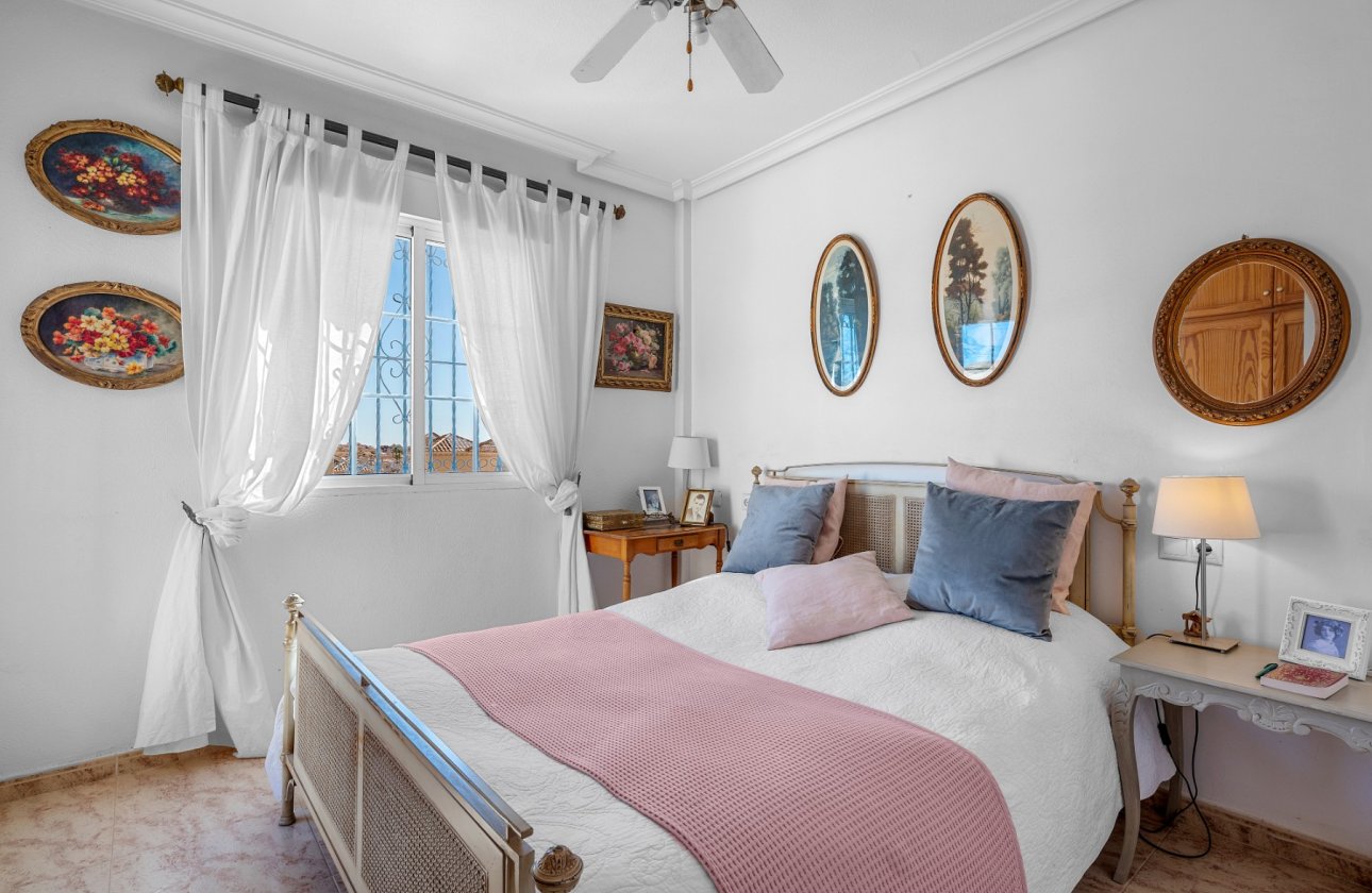 Revente - Villa -
Villamartin - Costa Blanca