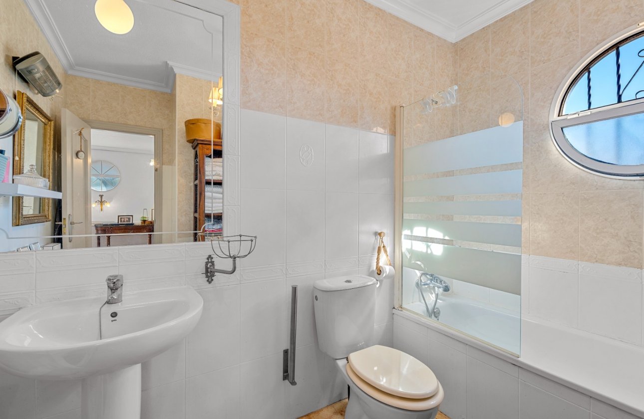 Revente - Villa -
Villamartin - Costa Blanca