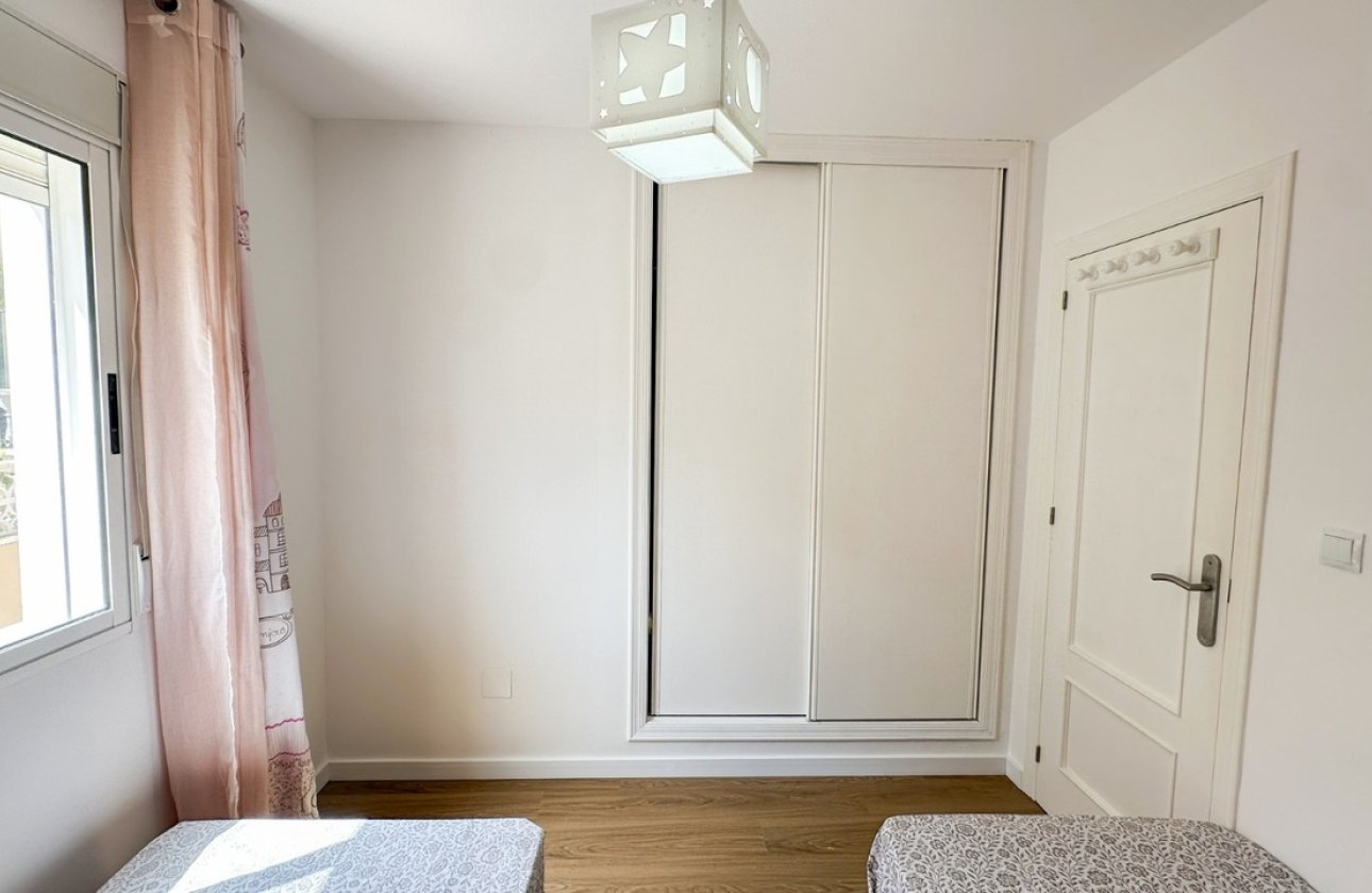 Revente - Villa -
Villamartin - Costa Blanca