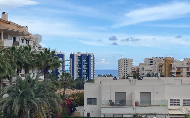 Semi Detached - Herverkoop -
            Orihuela Costa - 35509