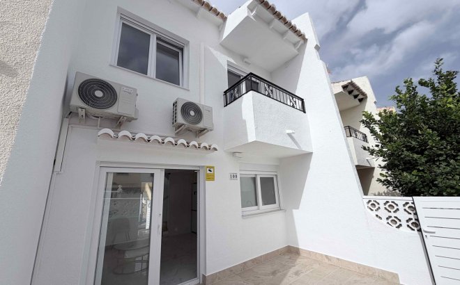 Town House - Herverkoop -
            Torrevieja - 86524