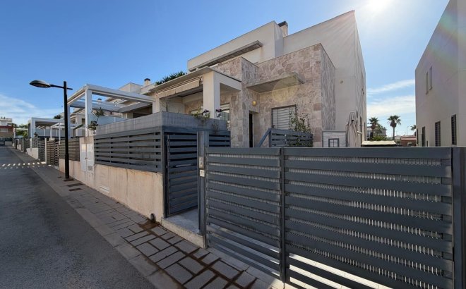 Town House - Resale - Torrevieja - Aguas Nuevas
