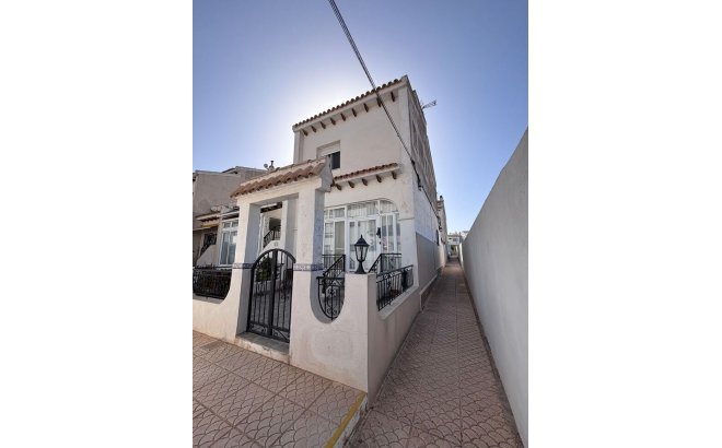 Town House - Resale - Villamartin -
                Costa Blanca