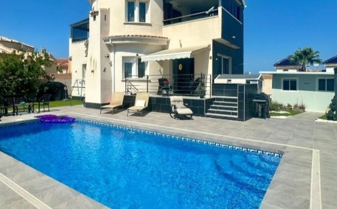 Villa - Herverkoop - Ciudad Quesada -
                Costa Blanca