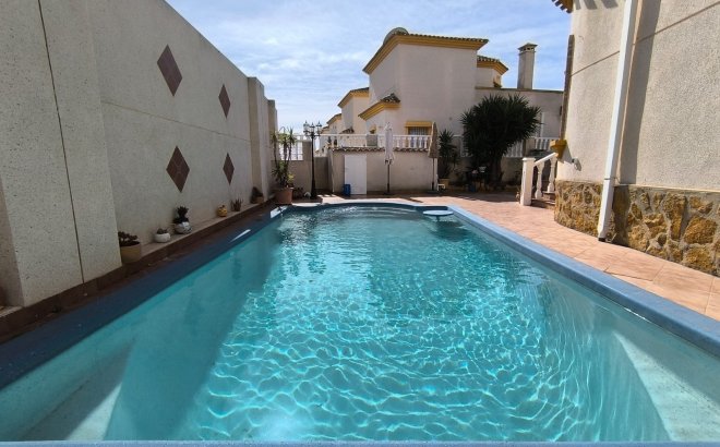 Villa - Herverkoop - El Raso - Costa Blanca