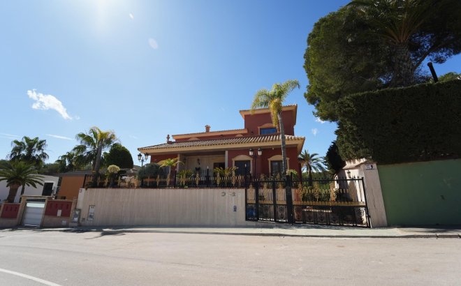 Villa - Herverkoop -
            Orihuela Costa - 22405