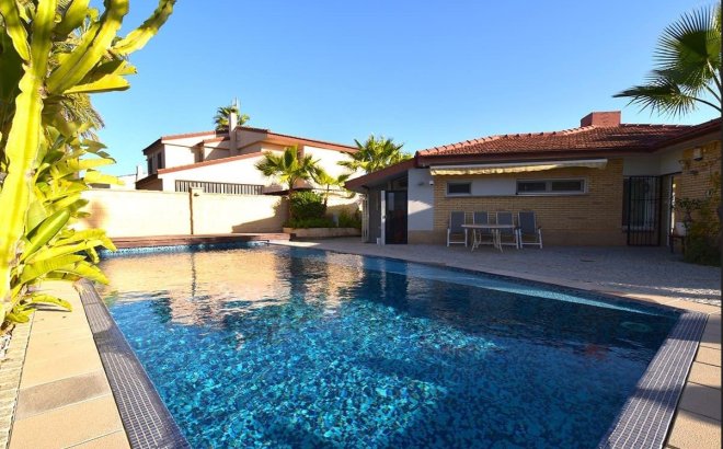 Villa - Herverkoop - Orihuela Costa - La Zenia