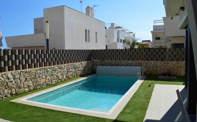 Villa - Herverkoop -
            Pilar de la Horadada - 93322