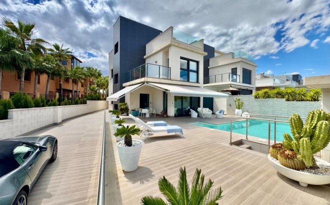 Villa - Herverkoop - San Miguel de Salinas -
                Bellavista