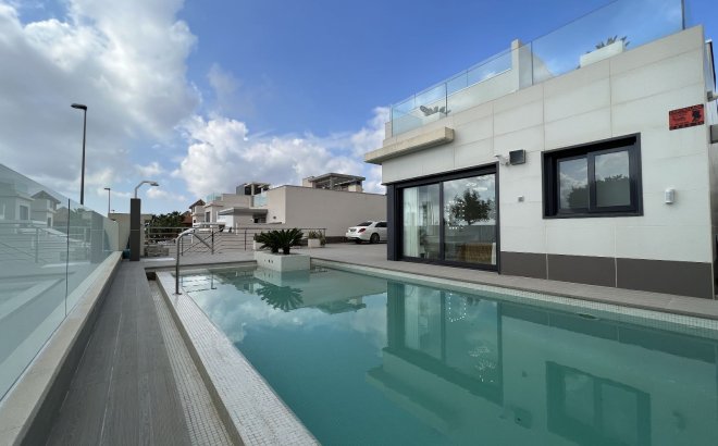 Villa - Herverkoop - San Miguel de Salinas -
                Inland