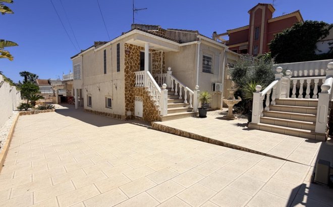 Villa - Herverkoop - Torrevieja - Costa Blanca