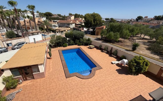Villa - Herverkoop - Torrevieja -
                Costa Blanca