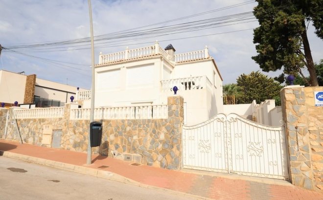 Villa - Herverkoop - Torrevieja -
                Costa Blanca