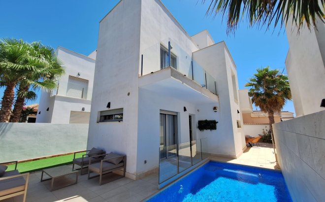 Villa - Herverkoop - Torrevieja -
                Los Frutales