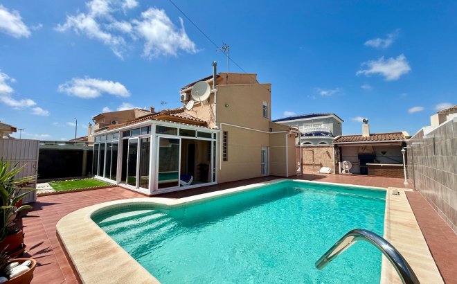 Villa - Herverkoop - Torrevieja - San Luis