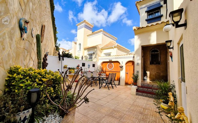 Villa - Herverkoop - Villamartin -
                Costa Blanca