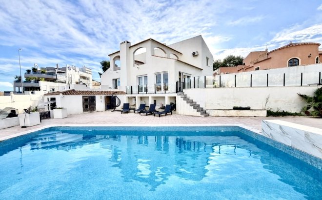Villa - Herverkoop - Villamartin -
                Costa Blanca