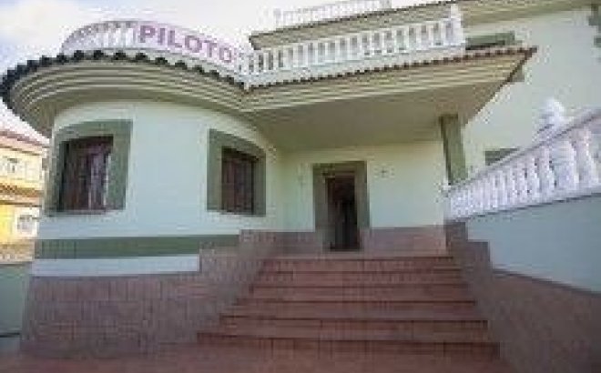 Villa - Nieuwbouw Woningen -
            Torrevieja - NB-37069