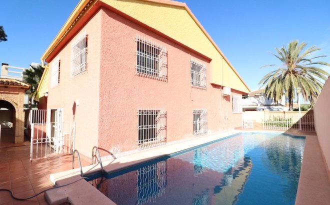 Villa - Resale -
            Cabo Roig - 25112